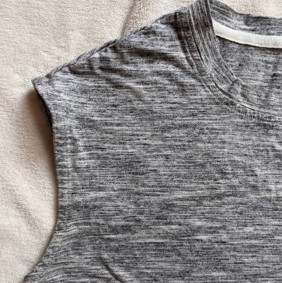 Reebok grey muscle tank - Picture 2 of 4